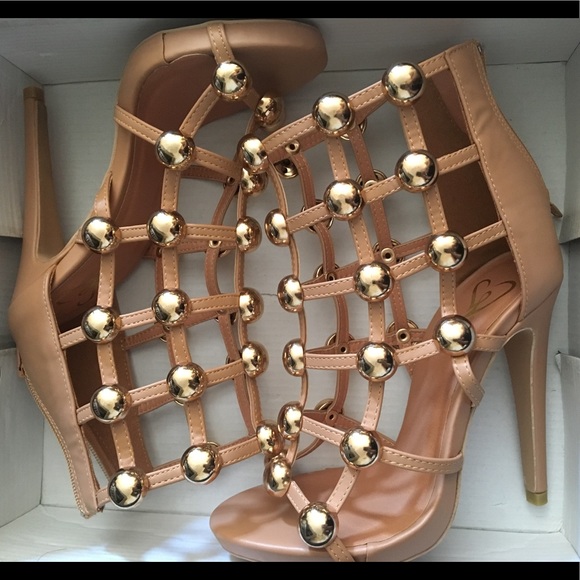 HEELS - Picture 2 of 5